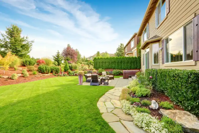 Terrasse et jardin paysagé Jardin avec terrasse et mobilier extérieur