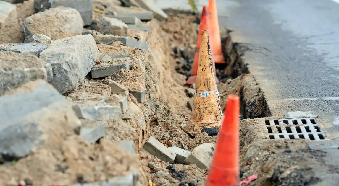 Travaux de voirie avec cônes de signalisation
